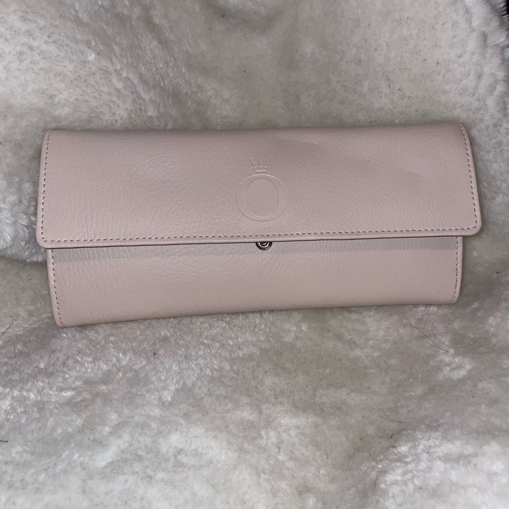 Sleek Pink Leather Pandora Jewelry Holder  with Minimalist Design
